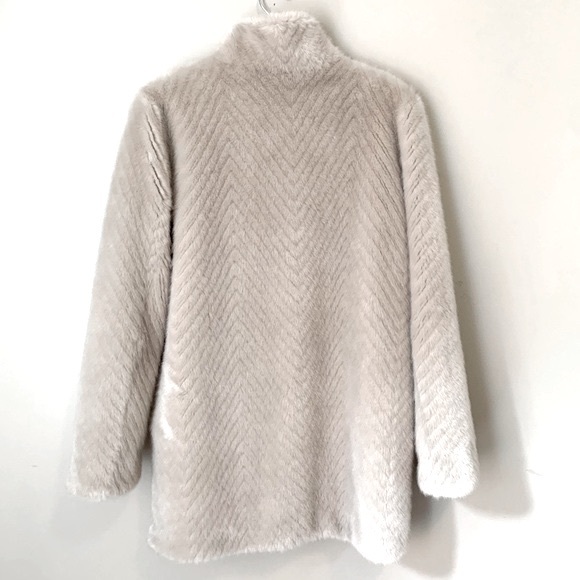 Guess size L faux fur 3/4 coat - Picture 13 of 16